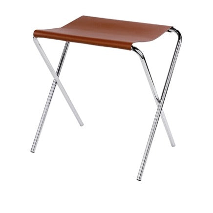Reggivaligia richiudibile in acciaio cromato con fascia in ecopelle marrone, 56 x 54 x h 58 cm.